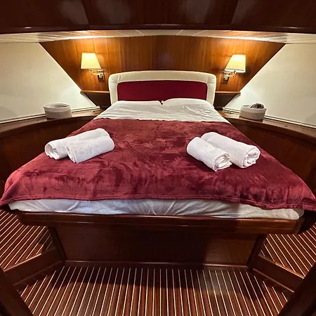 La Poesia Di Scirocca Hotel en barco *